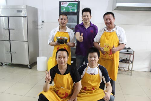 炒菜培訓(xùn)學(xué)員合影