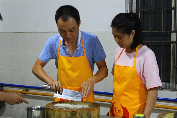 學(xué)員操作做灌湯包