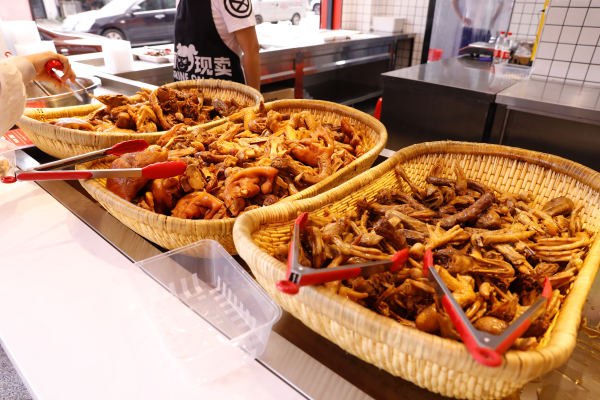 擺地?cái)傎u什么