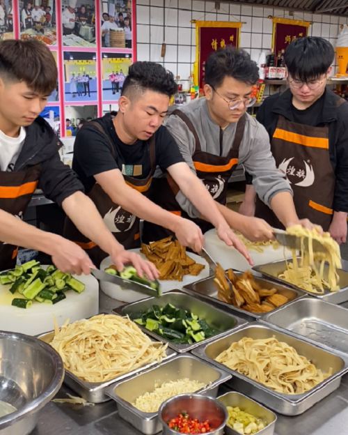 煌旗涼拌菜培訓(xùn)現(xiàn)場