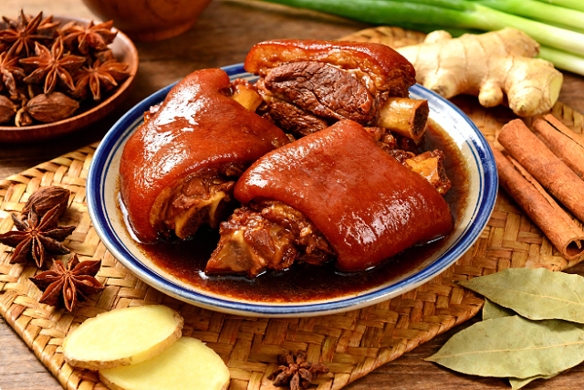 五香鹵味配料和成品