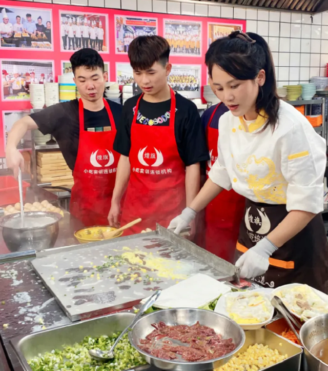煌旗腸粉培訓(xùn)現(xiàn)場