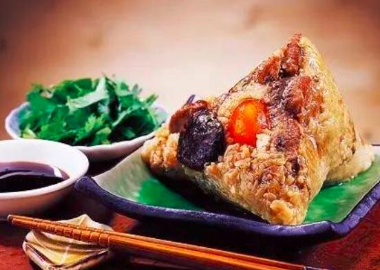 怎么包蛋黃臘肉粽